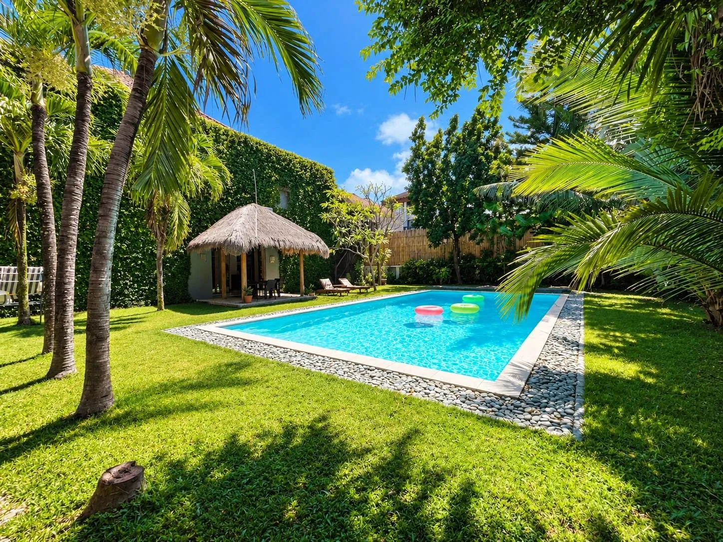 Villaku private pool