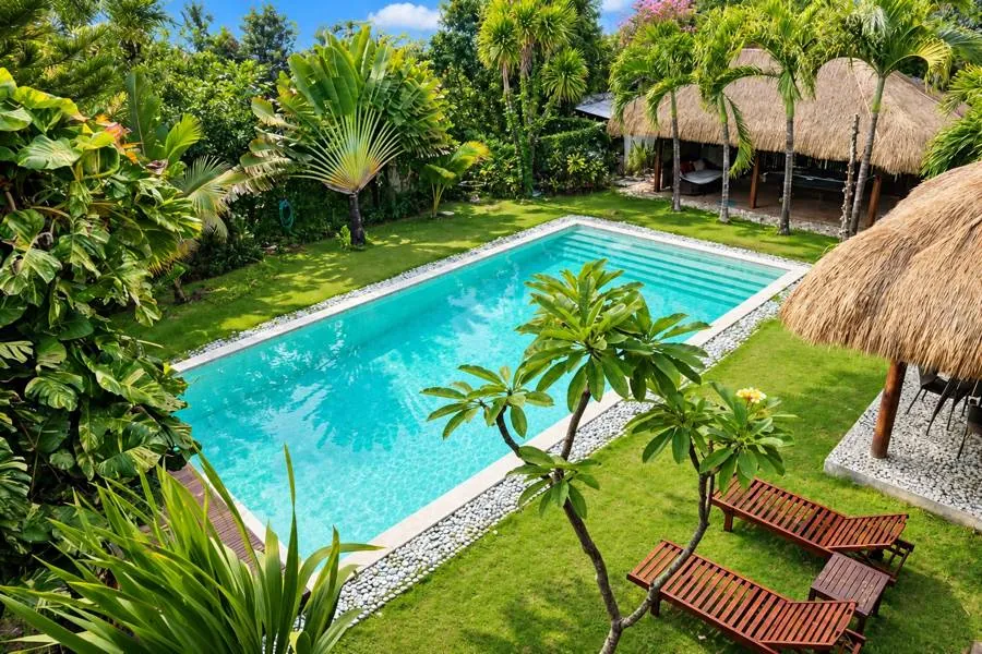 The 7 × 14 m pool