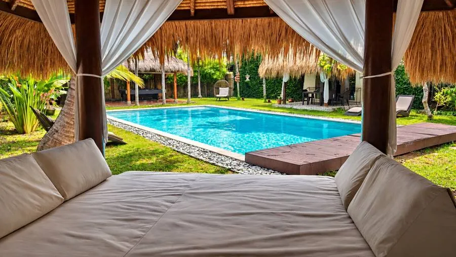 Pool-side bale