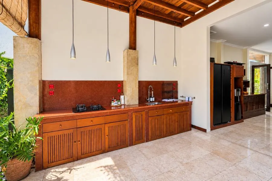 Full kitchen