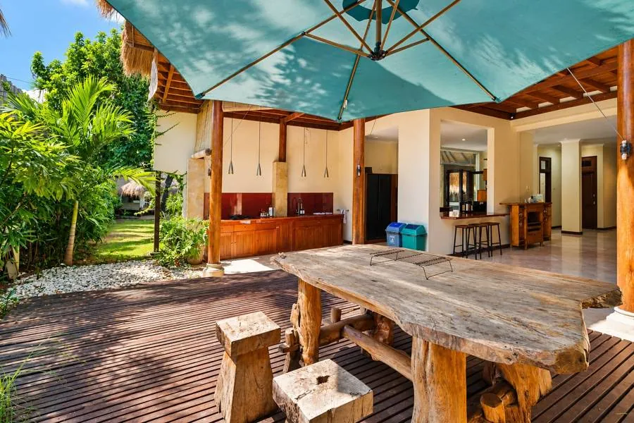 Outdoor dining terrace