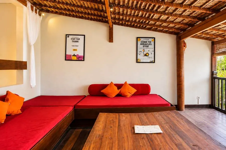 Upper lounge